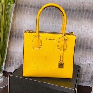 Michael Kors Mercer Medium Leather Messenger